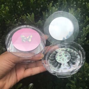 Compact eyelash case